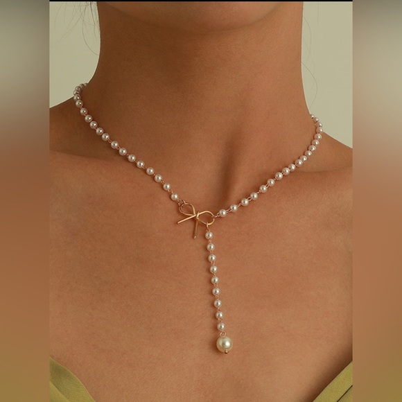 Jewelry - Gold Faux Pearl Bow Lariat Necklace